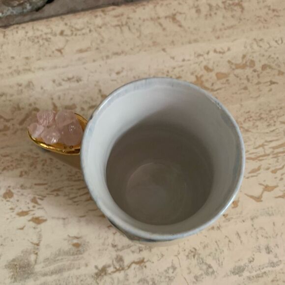 Handmade ceramic mug with gold accent and rose quarts accents - Picture 10 of 11
